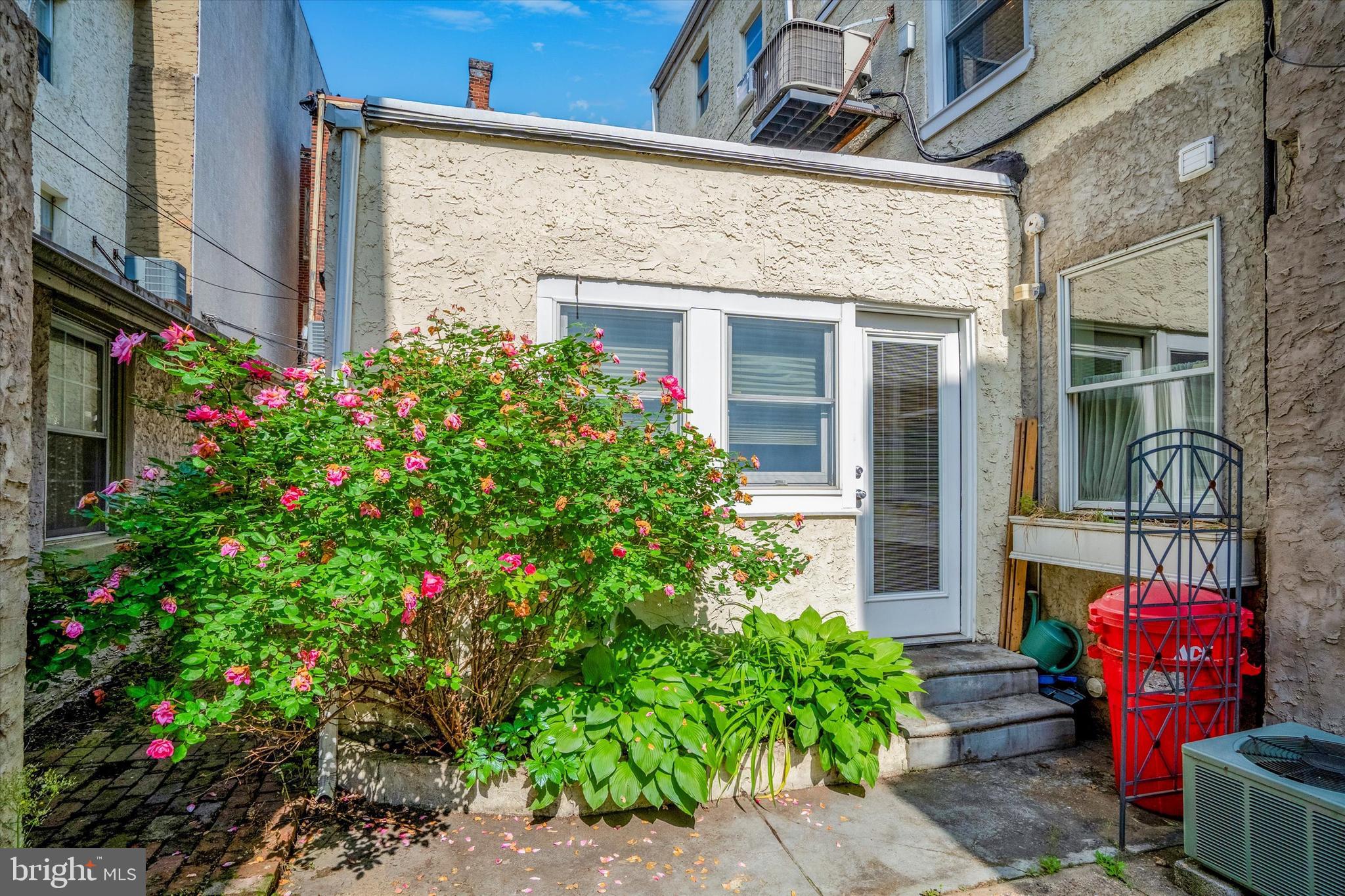 1640 Waverly Street Philadelphia, PA 19146 - Photo 7 of 16