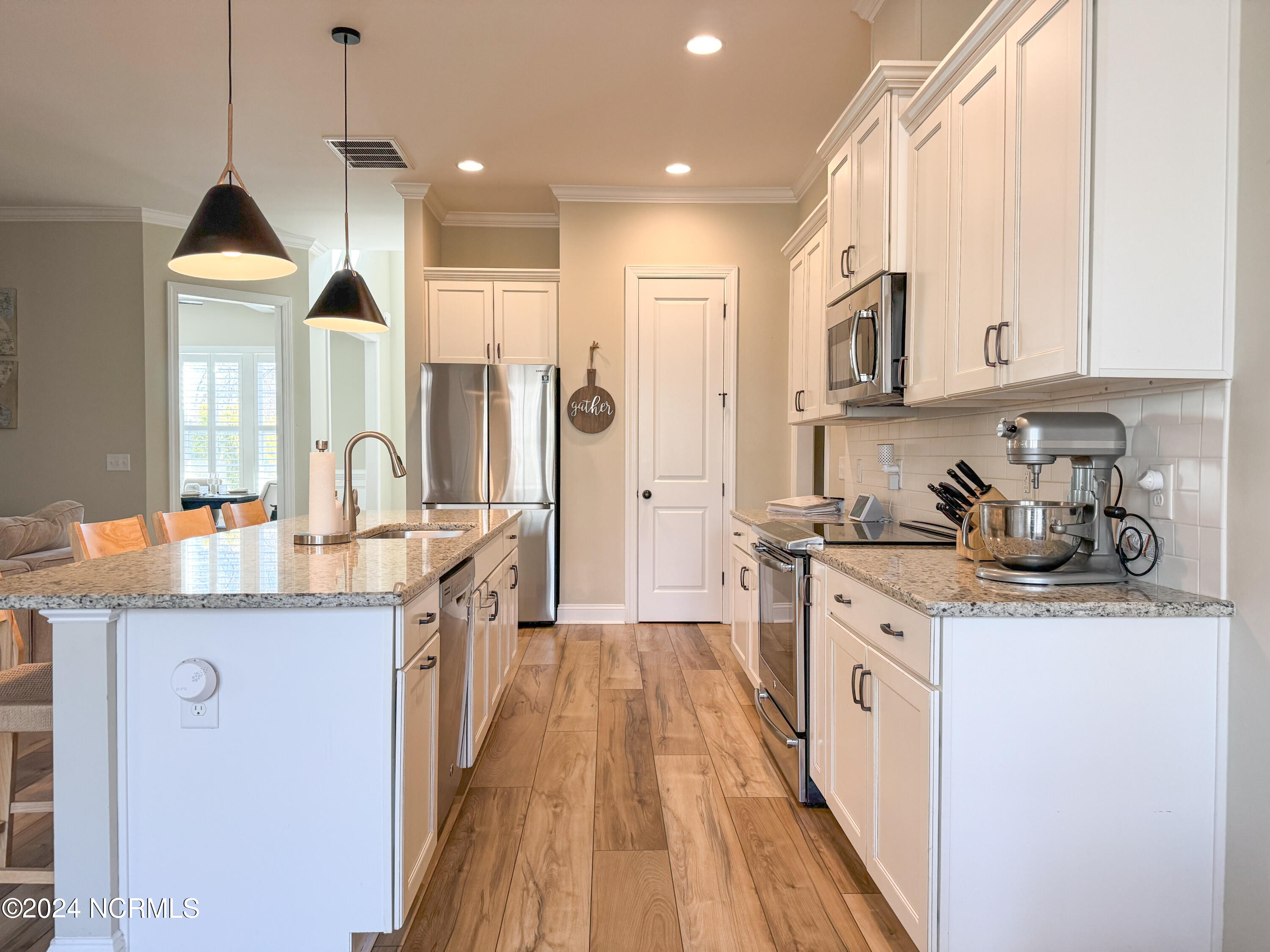 506 Center Drive Hampstead, NC 28443 - Photo 12 of 52 Photo Feb 07 2024, 2 27 11 PM