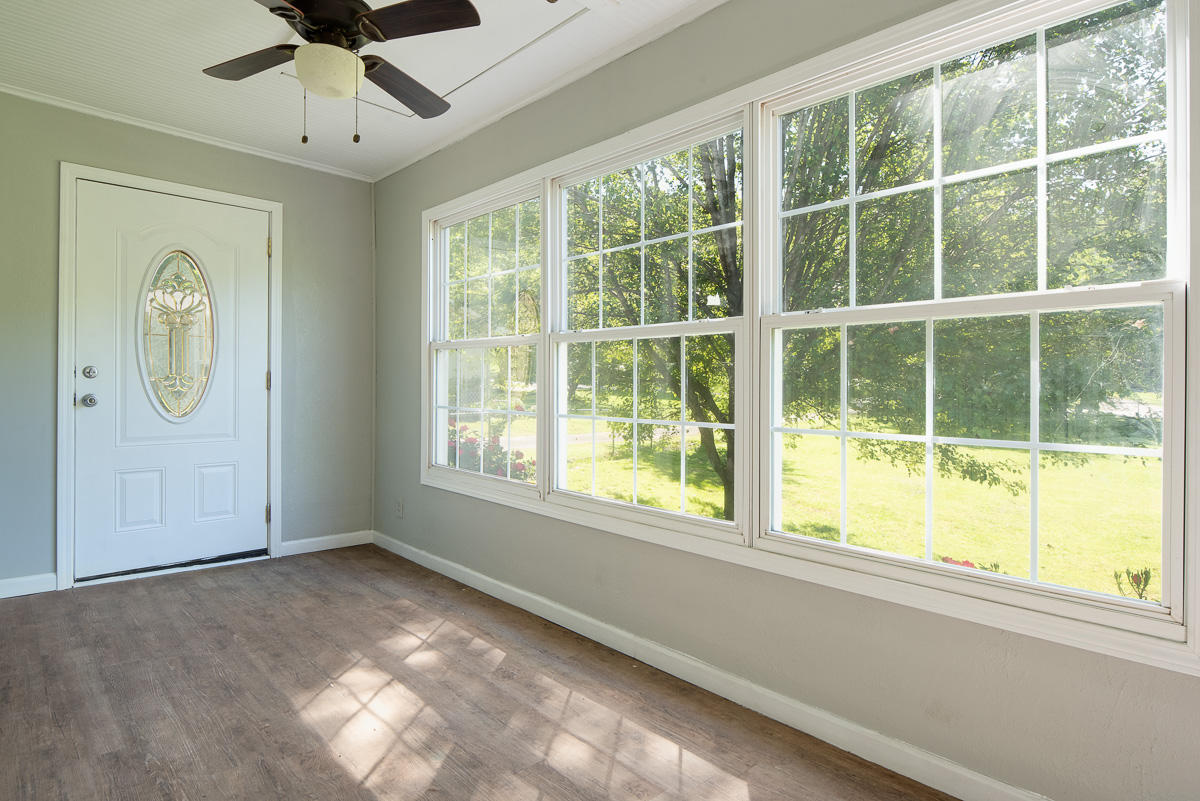 307 Lee Road Clinton, TN 37716 - Photo 3 of 25 Entry/Mudroom