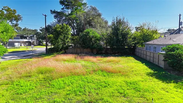 $795,000 | 1314 Caudle Drive, Spring Valley Village, TX 77055