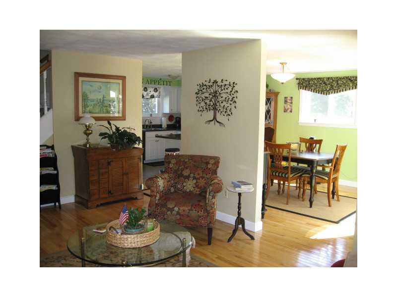 22 Black Point Road, Unit 3E Scarborough, ME 04074 - Photo 4 of 34 Living Room. View of dining room and...