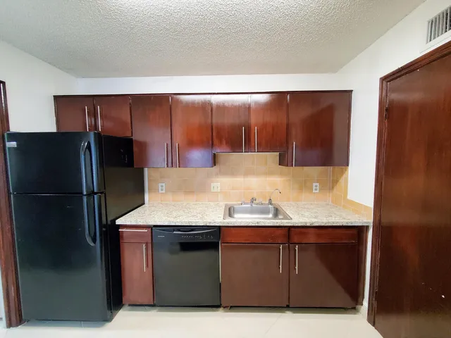 $1,800 | 2319 North Congress Avenue, Unit 31, Boynton Beach, FL 33426
