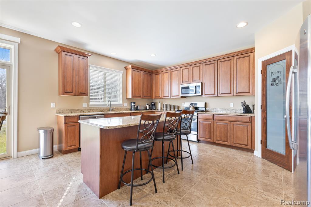 29204 Ridge Court Warren, MI 48092 - Photo 3 of 33 Gallery Image 3