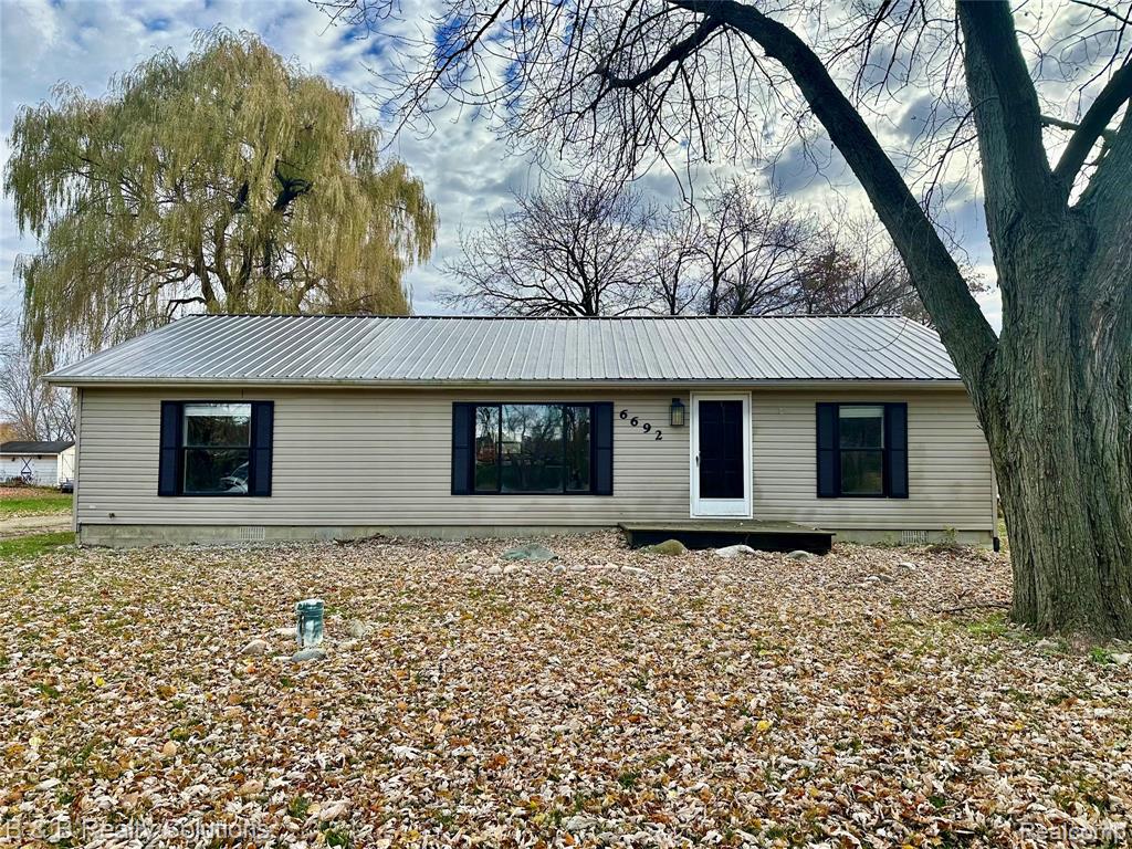 6692 Jones Road North Branch, MI 48461 - Photo 3 of 32