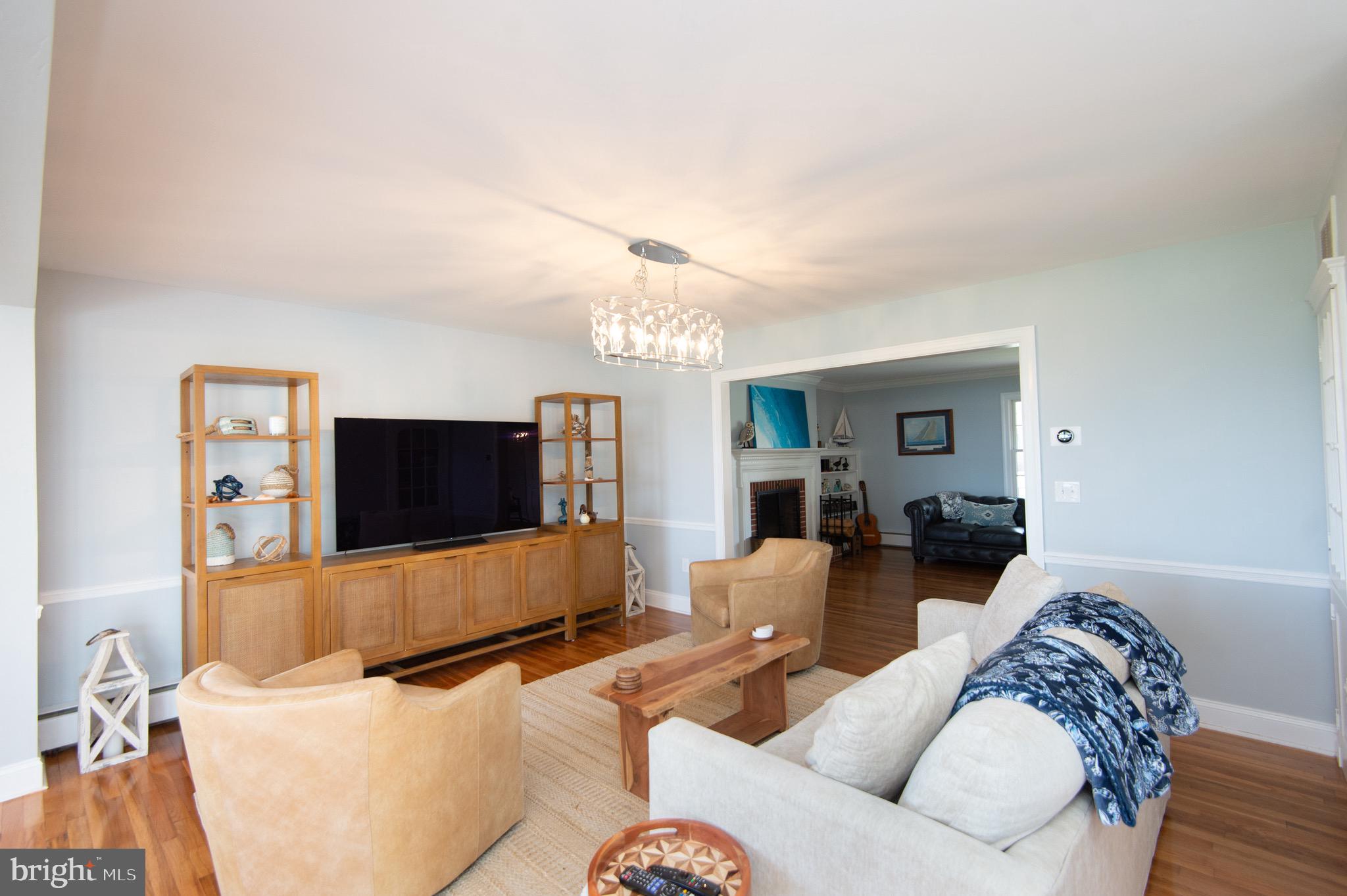 1417 School Street Cambridge, MD 21613 - Photo 18 of 73 a living room with furniture and a flat screen tv