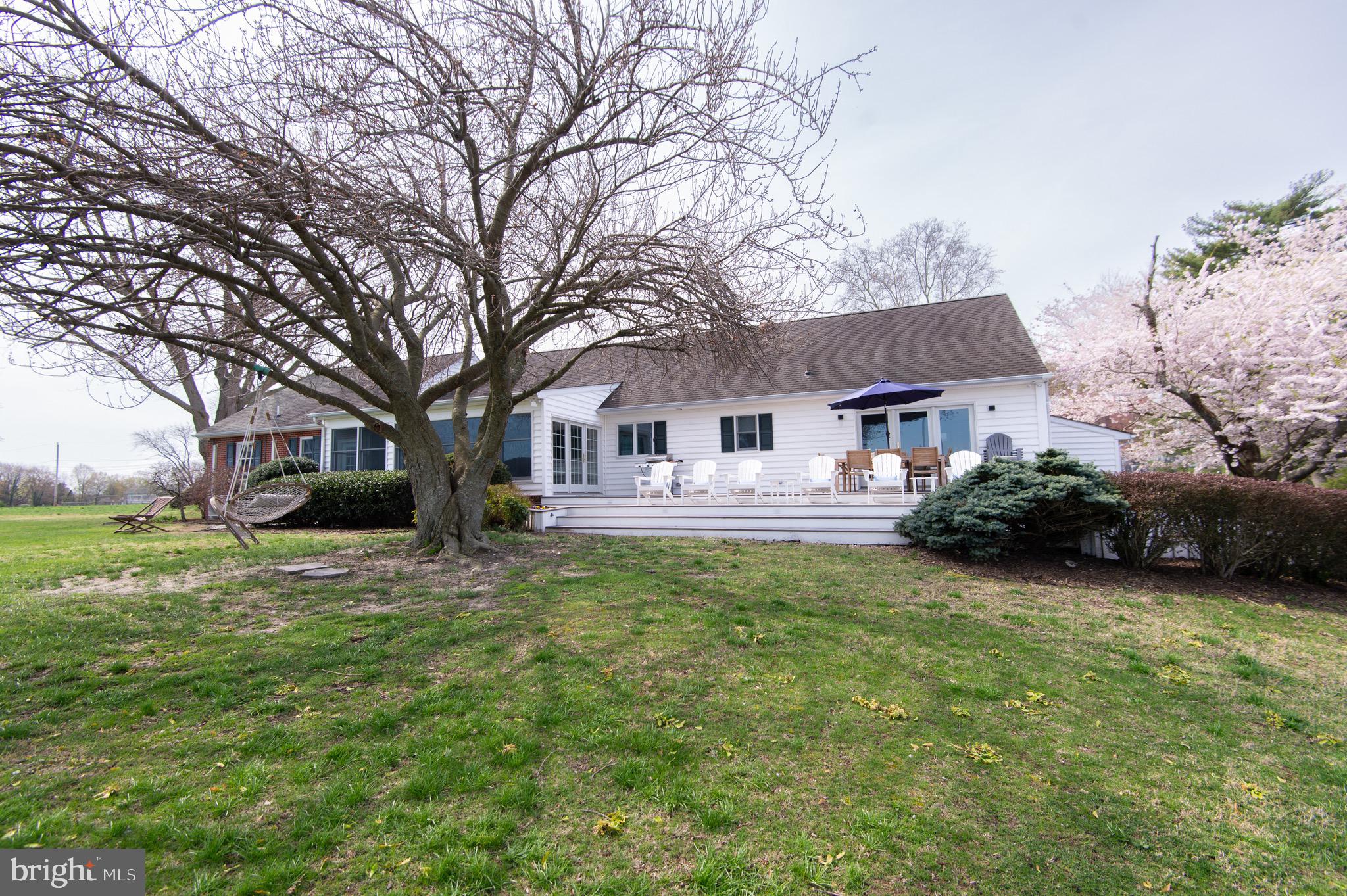 1417 School Street Cambridge, MD 21613 - Photo 66 of 73 a front view of a house with garden