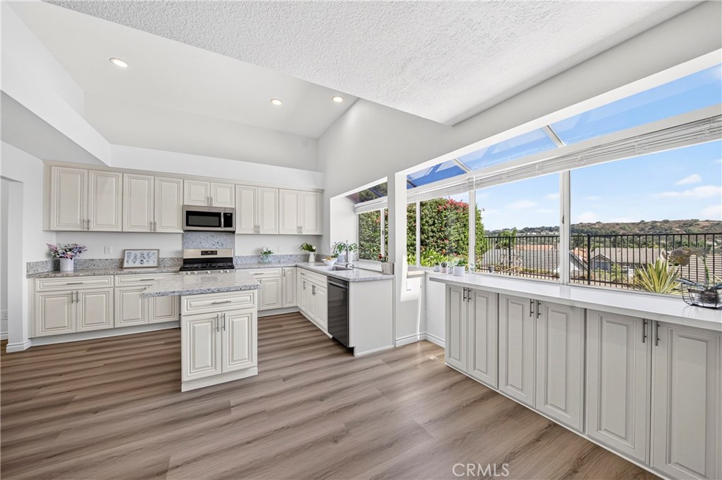 16140 Ridgeview Lane La Mirada, CA 90638 - Photo 17 of 48 Gallery Image 17