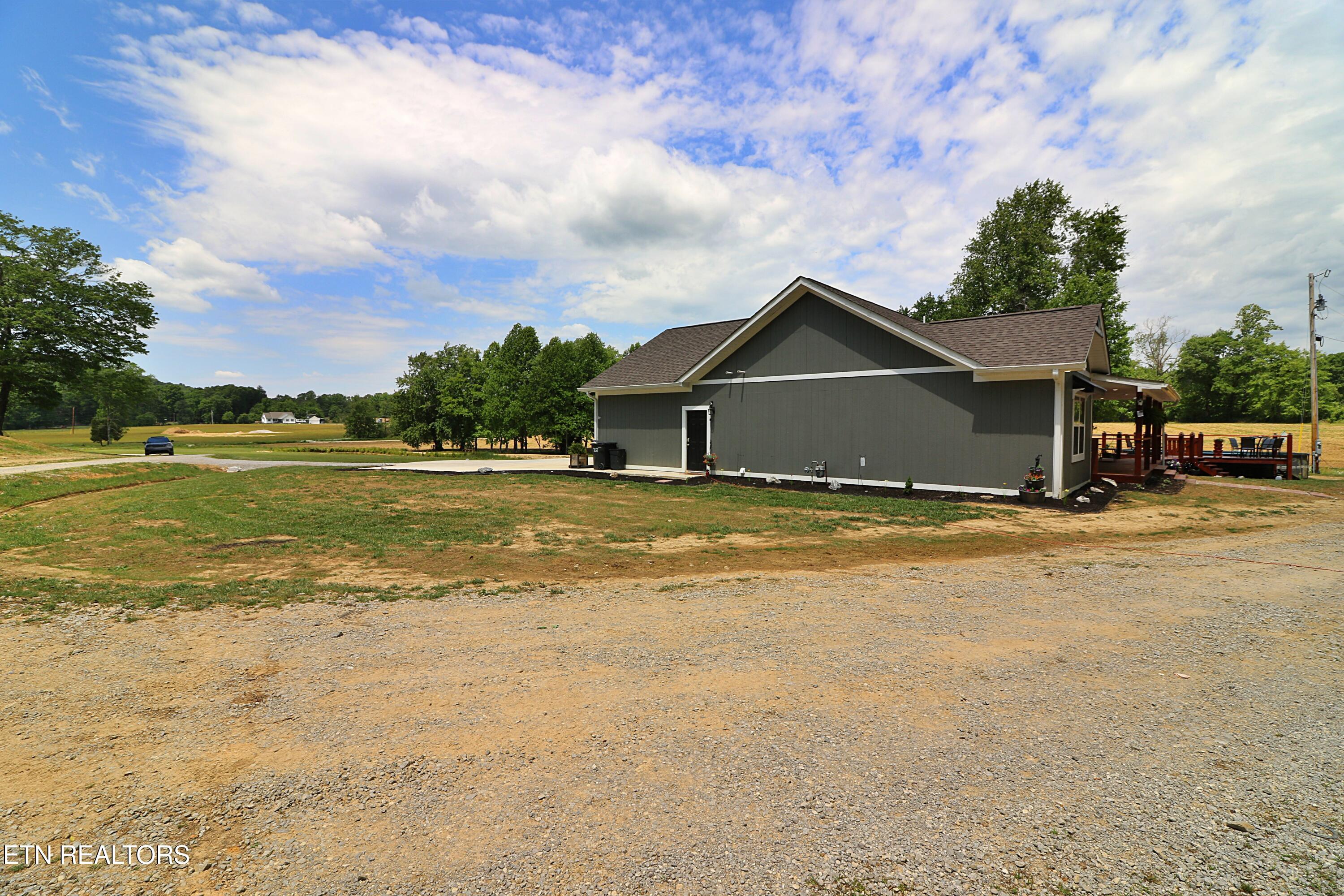 301 Lowin Fields Pvt Road Winfield, TN 37892 - Photo 38 of 49 094A3617