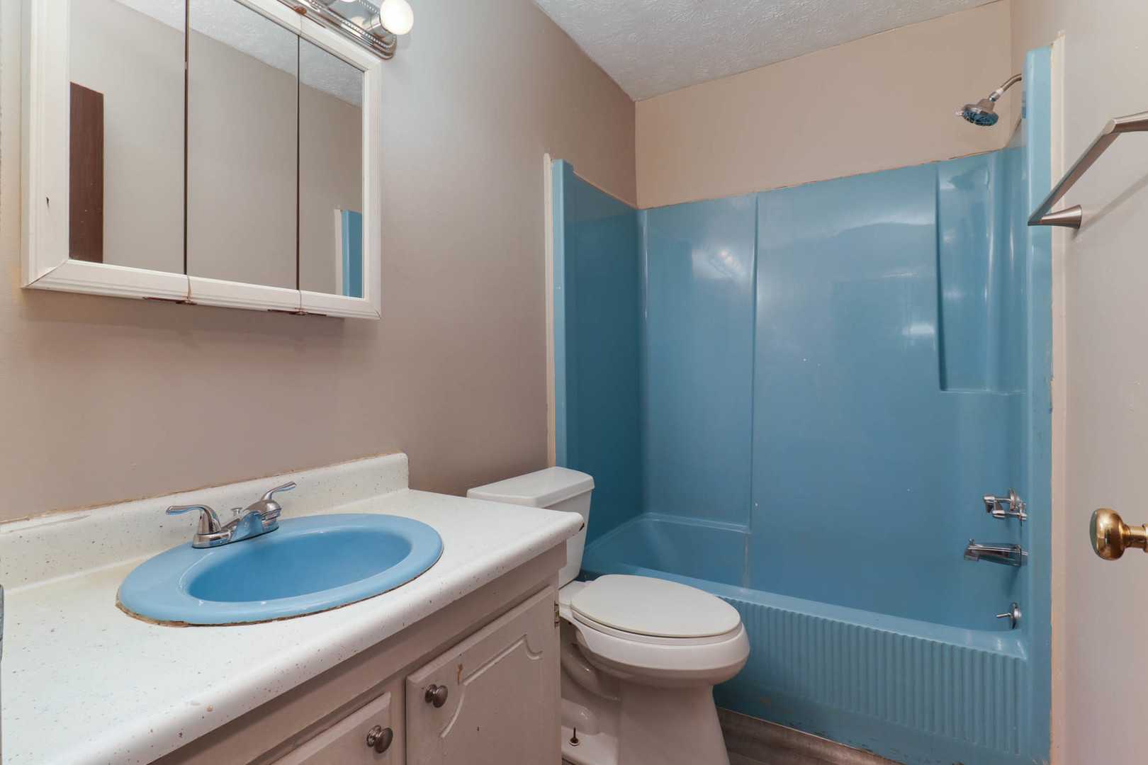 1528 North Hershey Road Bloomington, IL 61704 - Photo 14 of 34