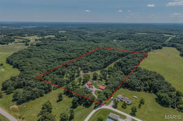 $399,900 | 2962 County Road 496, New Bloomfield, MO 65063