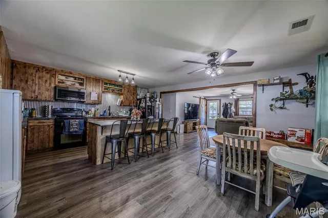 $399,900 | 2962 County Road 496, New Bloomfield, MO 65063