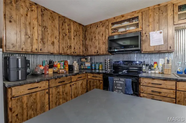 $399,900 | 2962 County Road 496, New Bloomfield, MO 65063