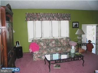 3228 Gurley Road Philadelphia, PA 19154 - Photo 3 of 12 Living Room