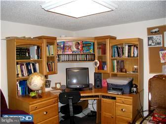 3228 Gurley Road Philadelphia, PA 19154 - Photo 8 of 12 Office / Study