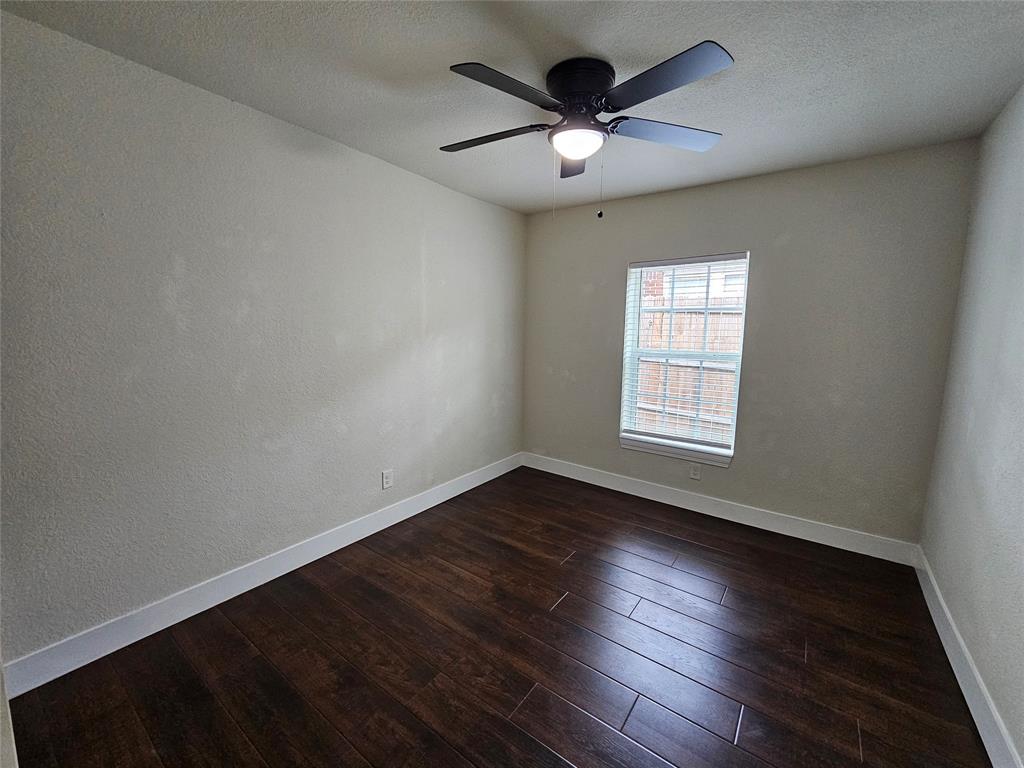 211 North Hampton Road Dallas, TX 75208 - Photo 14 of 22 Interior room featuring wood-finish flooring, a ceiling fan with integrated lighting, a window with horizontal blinds, textured wall finishes, and white baseboards