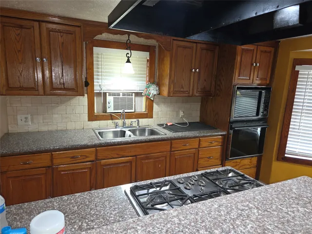 $85,000 | 64 Honeycomb, Palacios, TX 77465