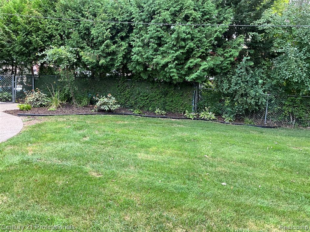 216 Woodside Road Royal Oak, MI 48073 - Photo 35 of 37 Gallery Image 35