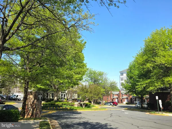 $2,600 | 1645 International Drive, Unit 312, McLean, VA 22102