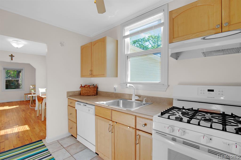 218 Roth Boulevard Clawson, MI 48017 - Photo 12 of 20