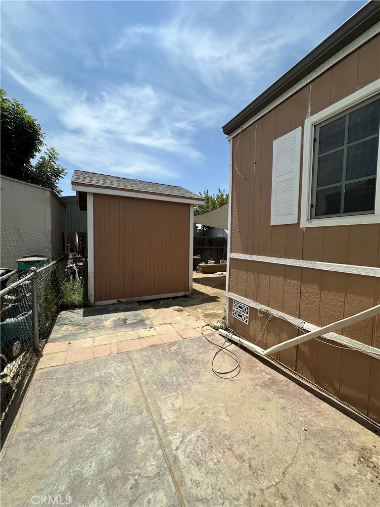 3825 Crestmore Road, Unit 414 Riverside, CA 92509 - Photo 22 of 31 a backyard of a house