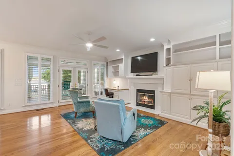 $1,575,000 | 21216 Norman Shores Drive, Cornelius, NC 28031