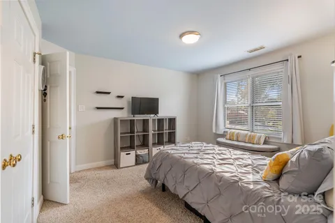 $1,575,000 | 21216 Norman Shores Drive, Cornelius, NC 28031