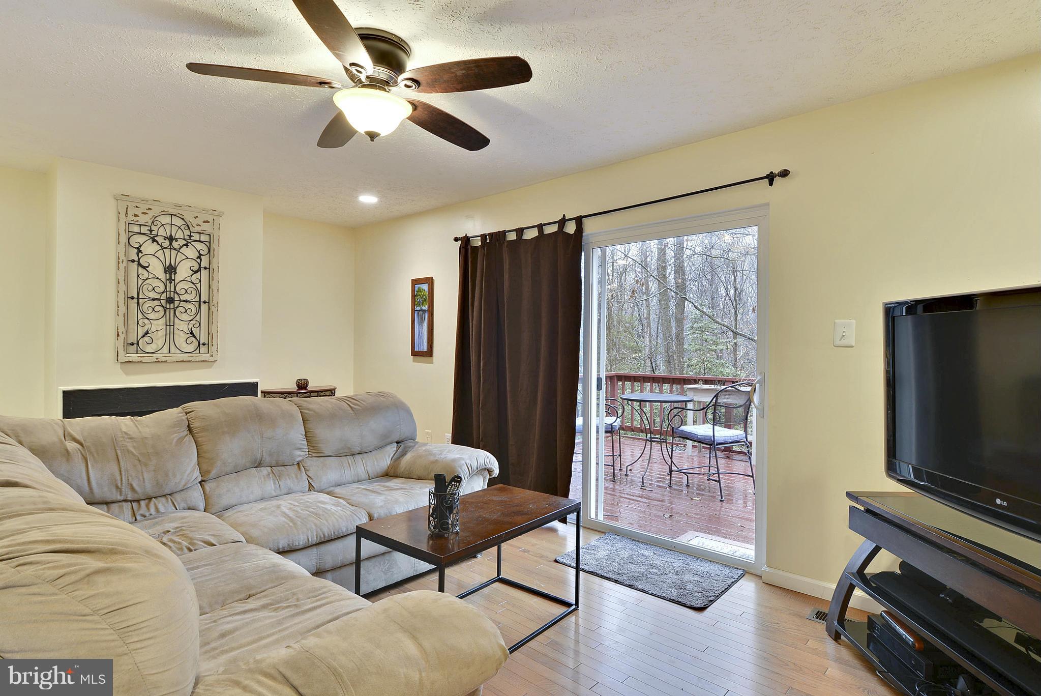 11449 Encore Drive Silver Spring, MD 20901 - Photo 7 of 30 Living Room