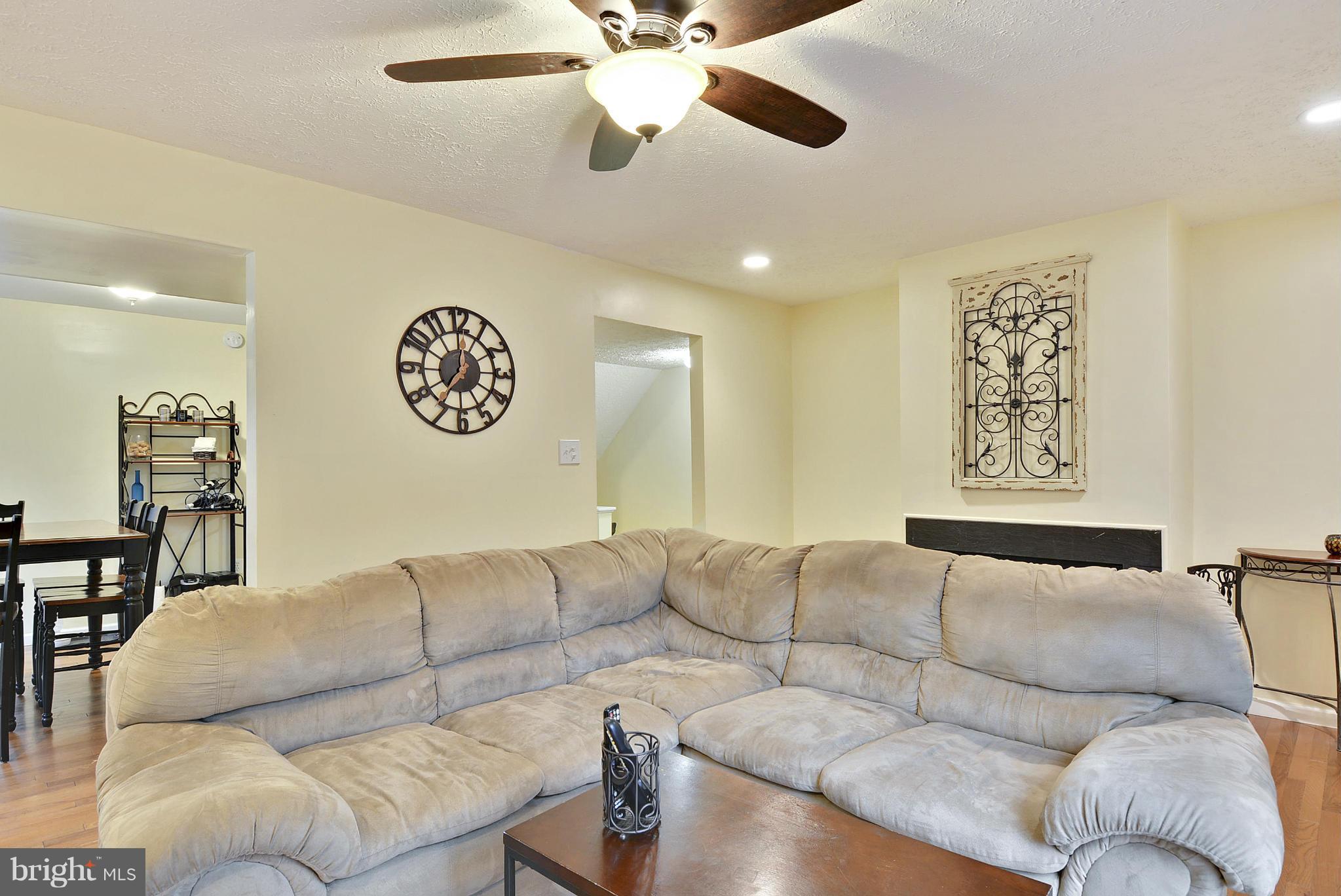 11449 Encore Drive Silver Spring, MD 20901 - Photo 8 of 30 Living Room