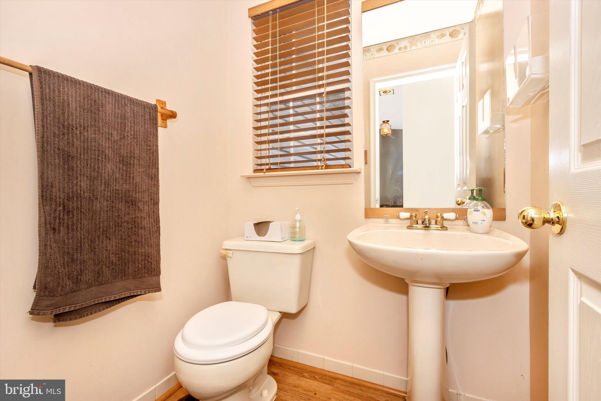 9432 Ridgeview Drive Columbia, MD 21046 - Photo 27 of 41 1st floor Powder room