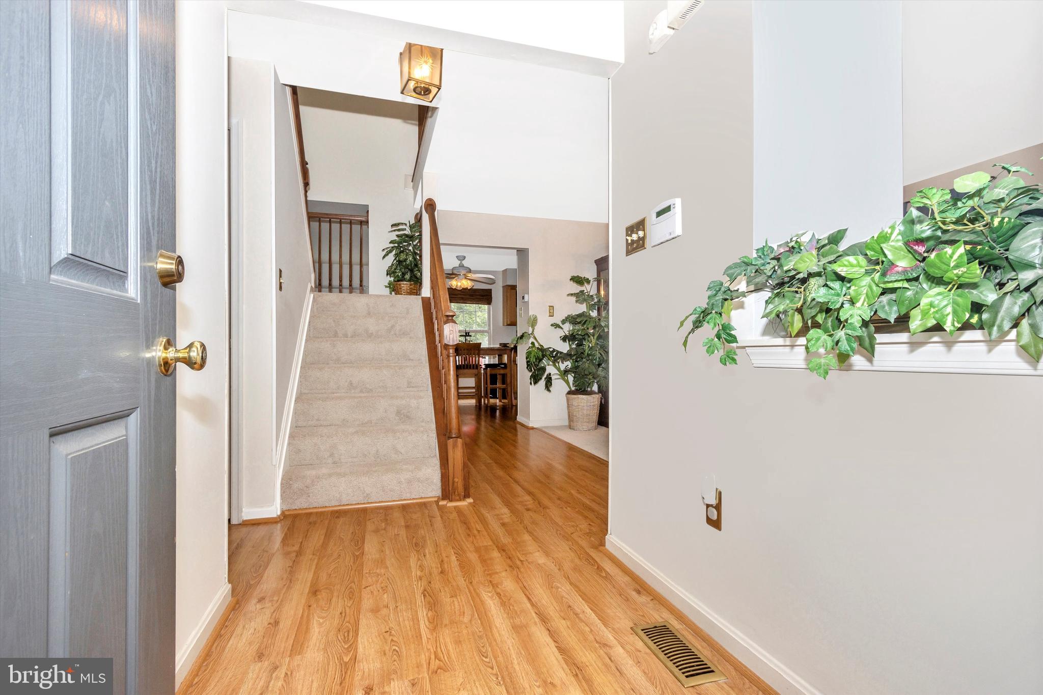 9432 Ridgeview Drive Columbia, MD 21046 - Photo 7 of 41 Entry hallway