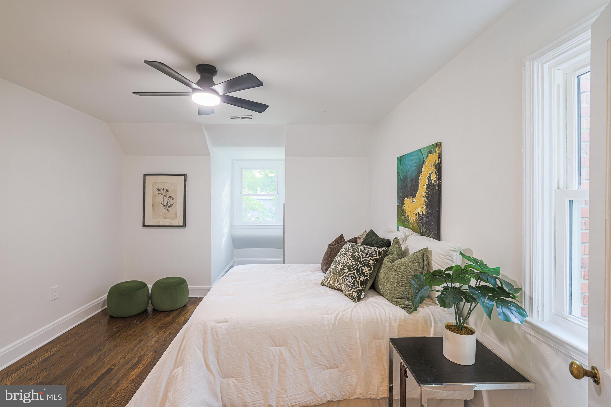 410 Kingston Road Baltimore, MD 21229 - Photo 27 of 56 2nd Floor - Spacious 2nd bdrm - gorgeous wood flrs