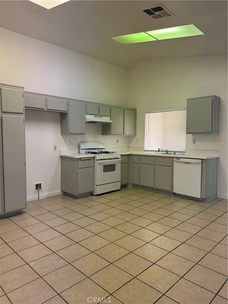 13406 Fox Run Road Victorville, CA 92392 - Photo 4 of 11