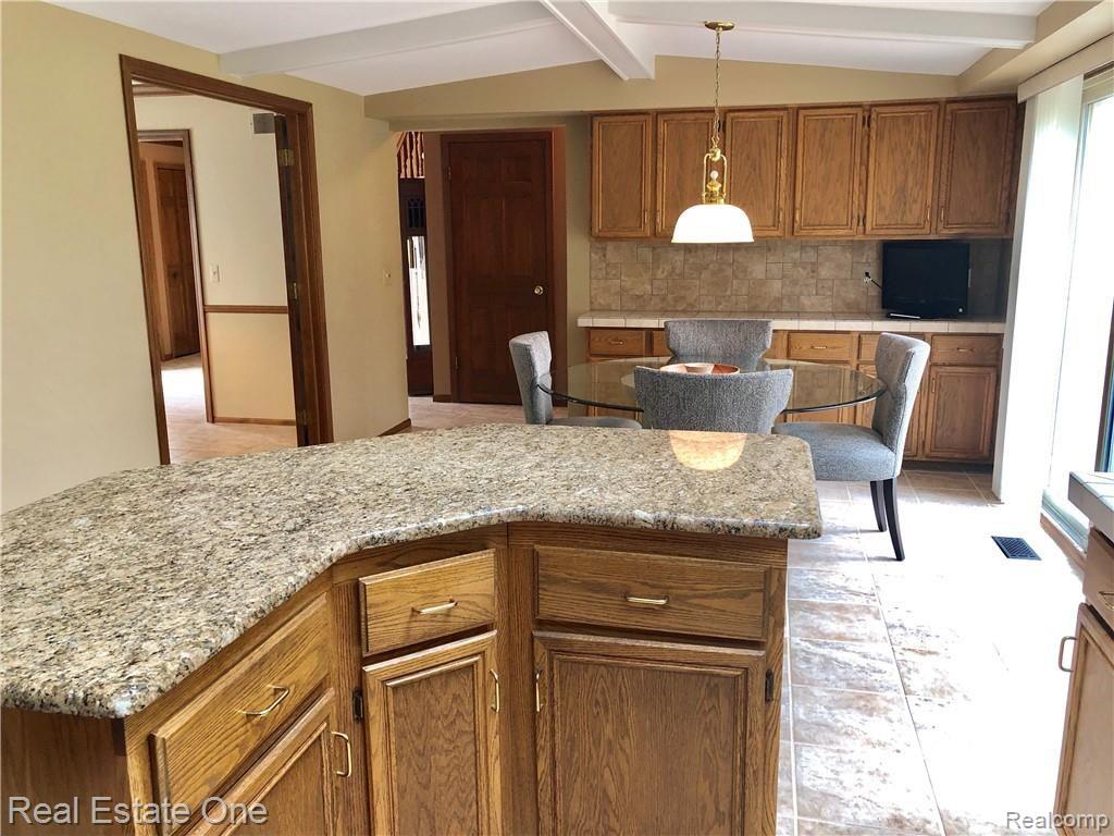 3270 Salem Drive Rochester, MI 48306 - Photo 11 of 30 fullsizeoutput_3aae.jpeg