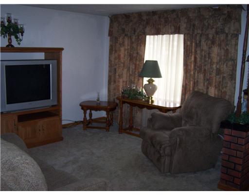 388 Prison Road Waynesburg, PA 15370 - Photo 5 of 7 Living Room.