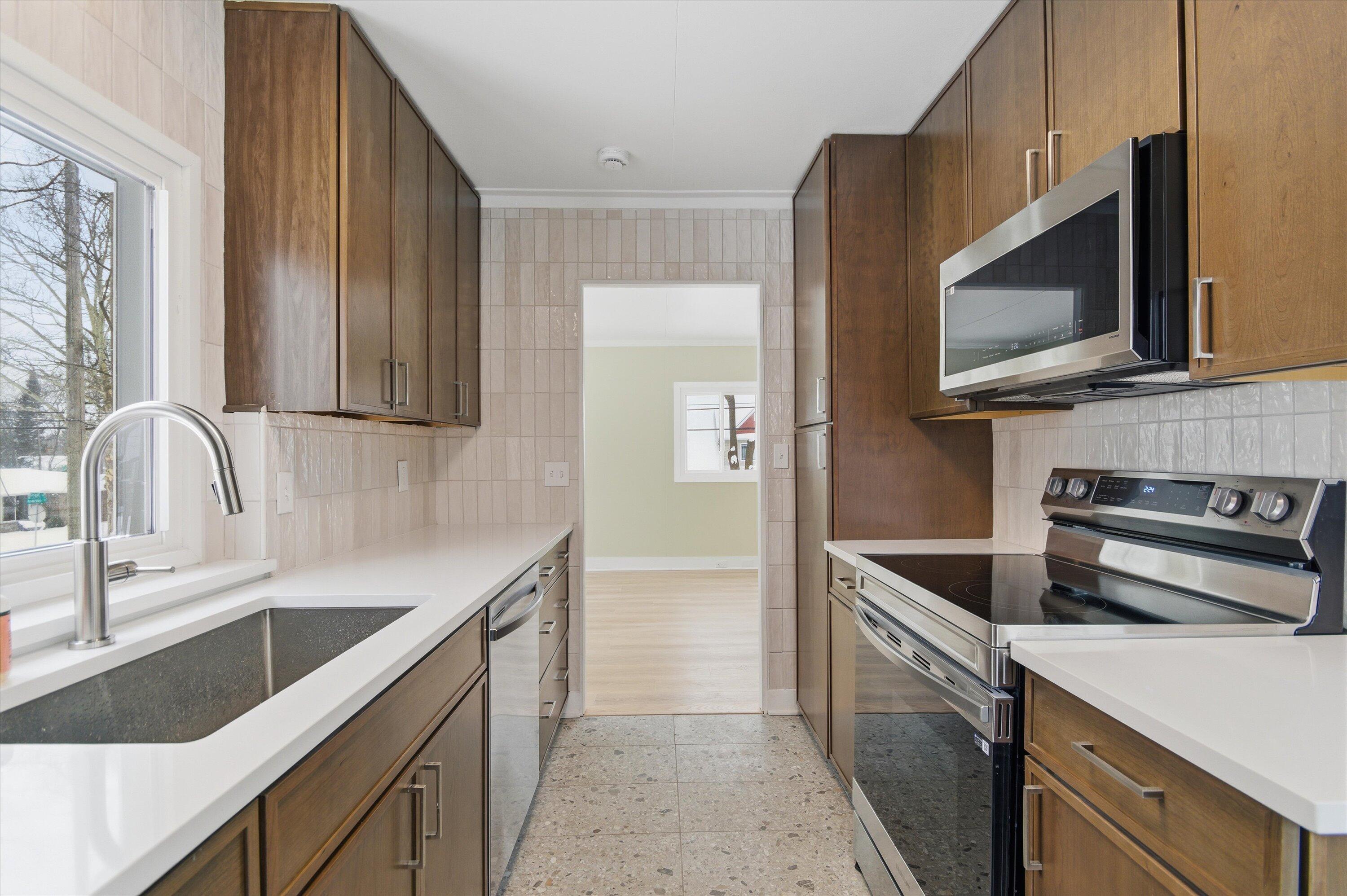 2029 Ferdon Road Ann Arbor, MI 48104 - Photo 10 of 32 12-12