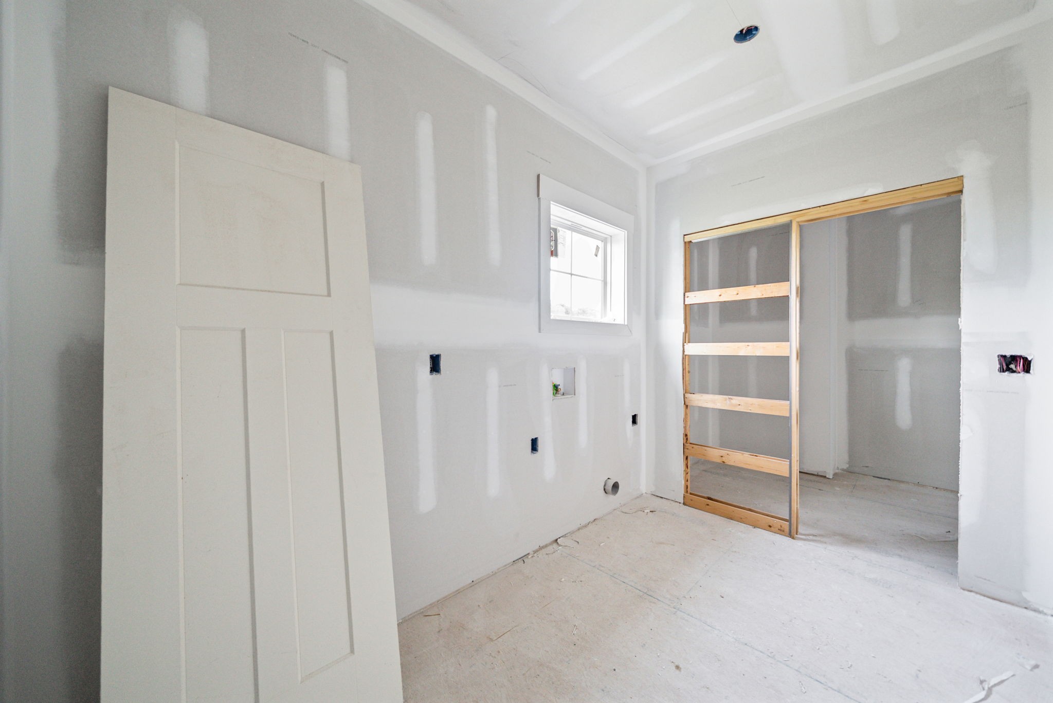 1870 Southside Road Southside, TN 37171 - Photo 22 of 35 an empty room with walk in closet and window