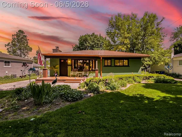 $349,900 | 719 East Summit Street, Milford, MI 48381