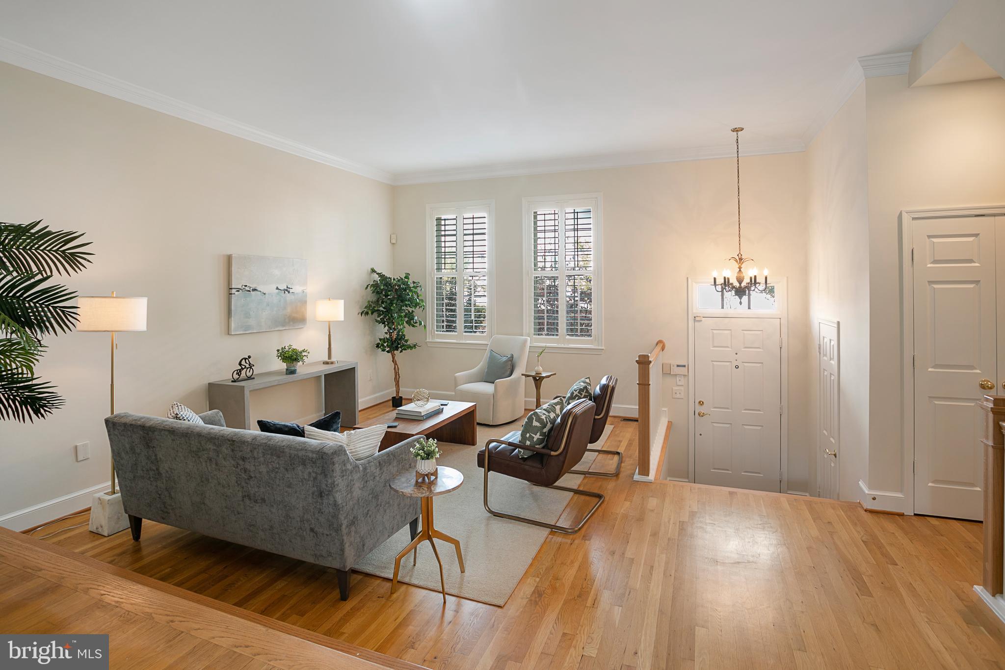 3548 Reservoir Road Northwest Washington, DC 20007 - Photo 2 of 29 Entry/Living Room