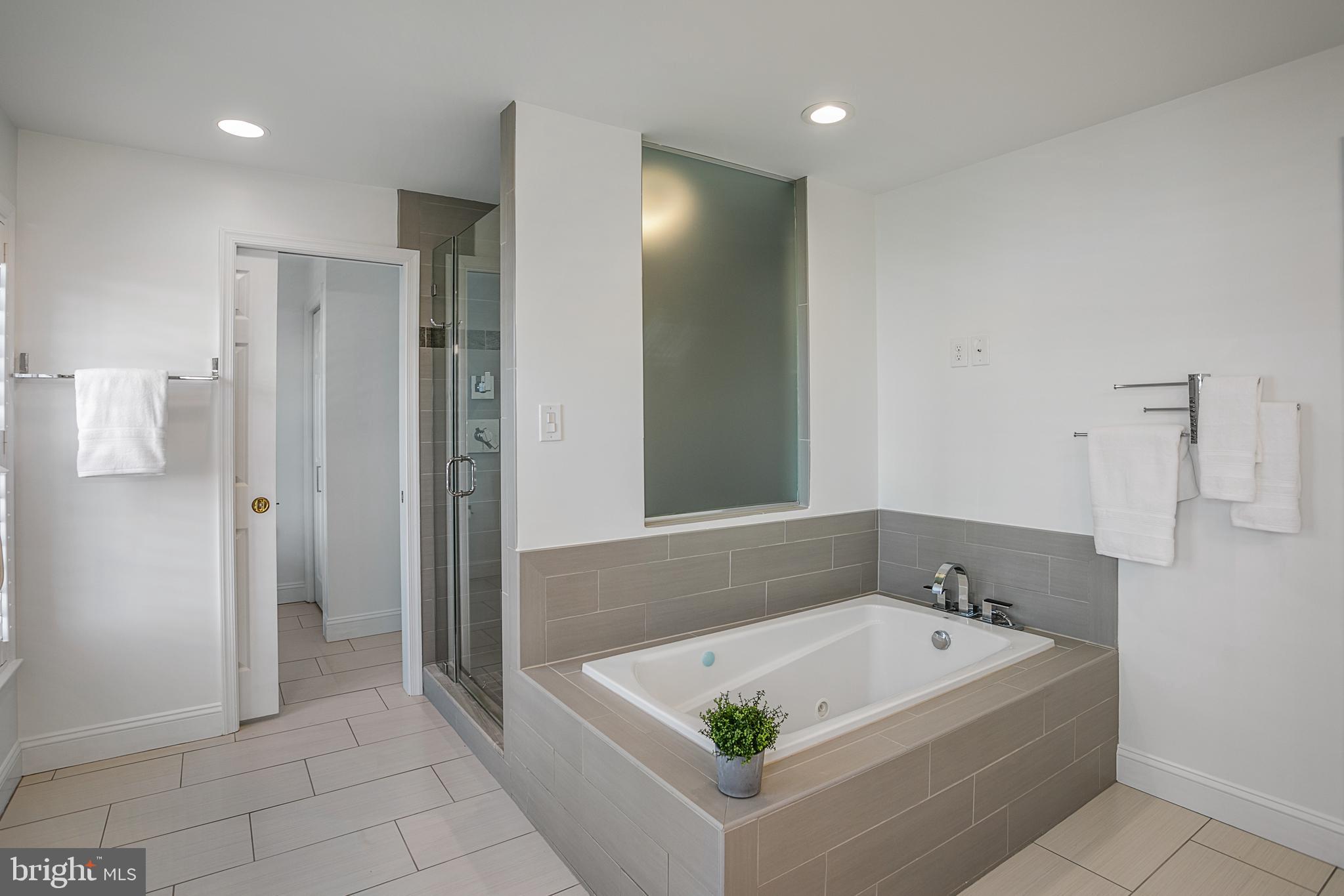 3548 Reservoir Road Northwest Washington, DC 20007 - Photo 14 of 29 Primary Bathroom
