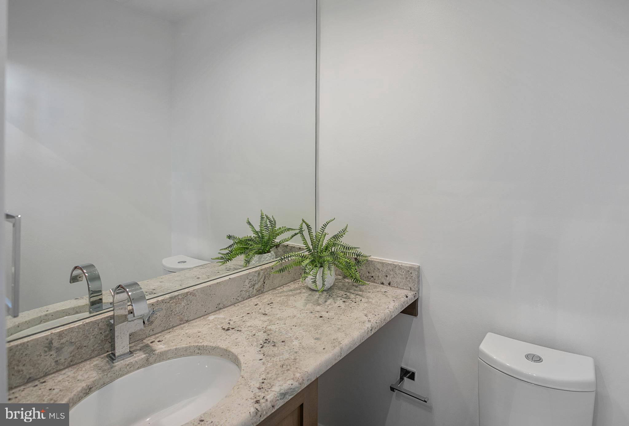 3548 Reservoir Road Northwest Washington, DC 20007 - Photo 8 of 29 Powder Room