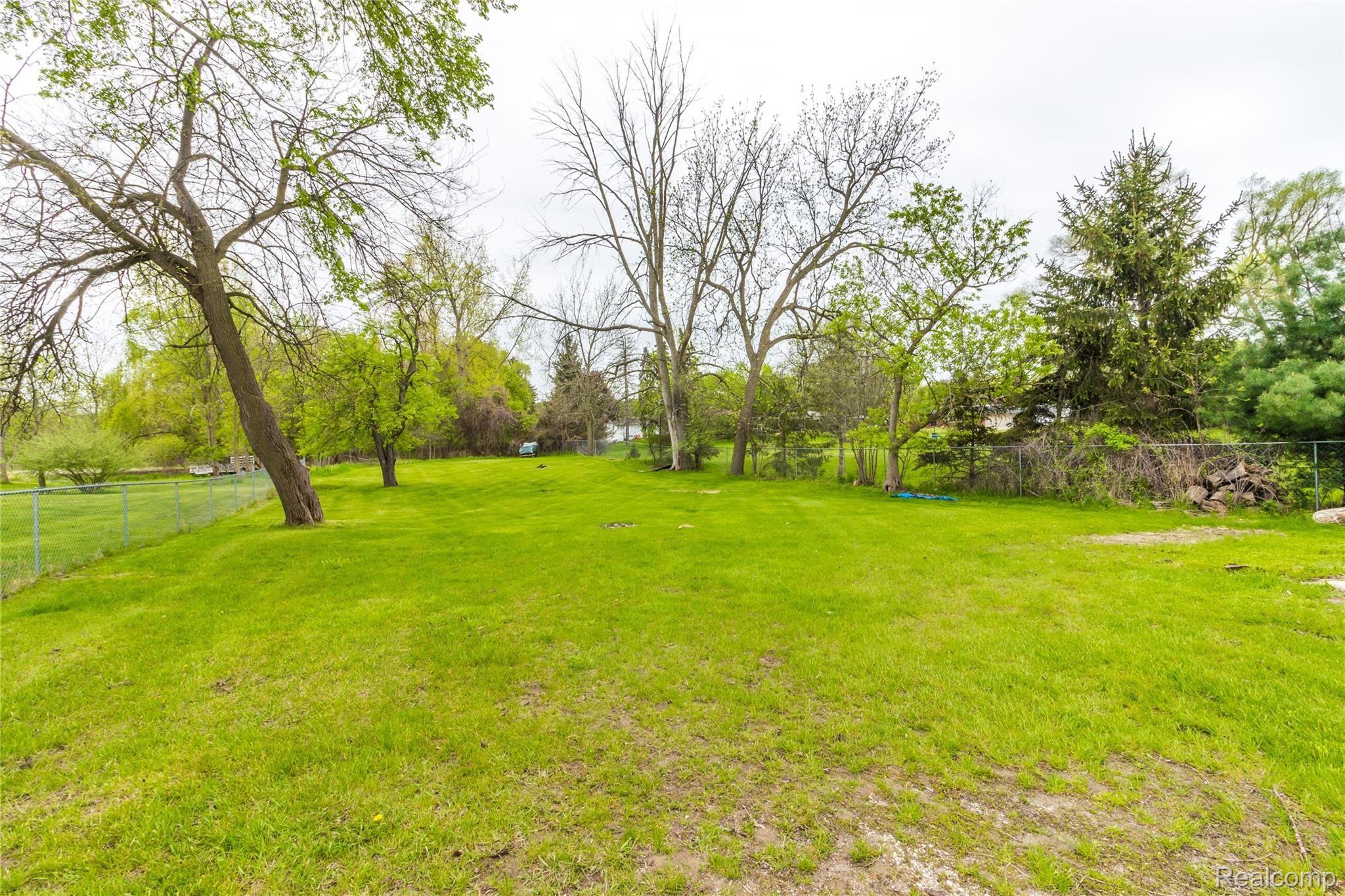 2131 South Long Lake Road Fenton, MI 48430 - Photo 26 of 28 EXTERIORS (11 of 11).jpg