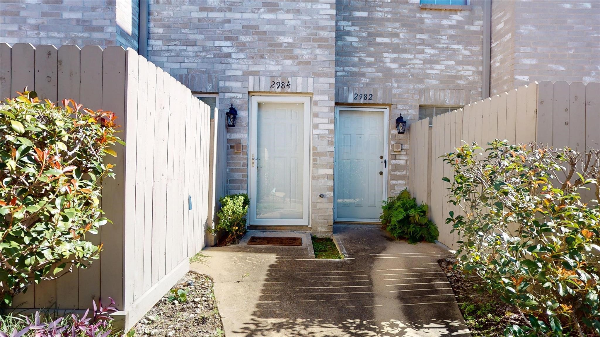 2984 Holly Hall Street Houston, TX 77054 - Photo 2 of 23