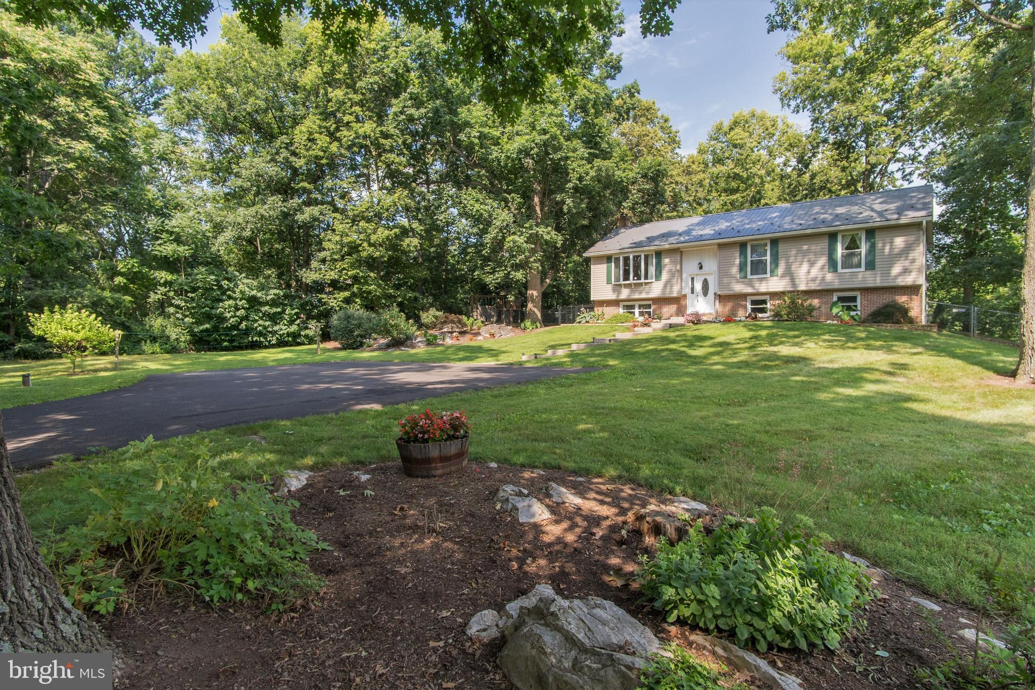 7719 Fairplay Road Boonsboro, MD 21713 - Photo 2 of 46 Front Landscaping