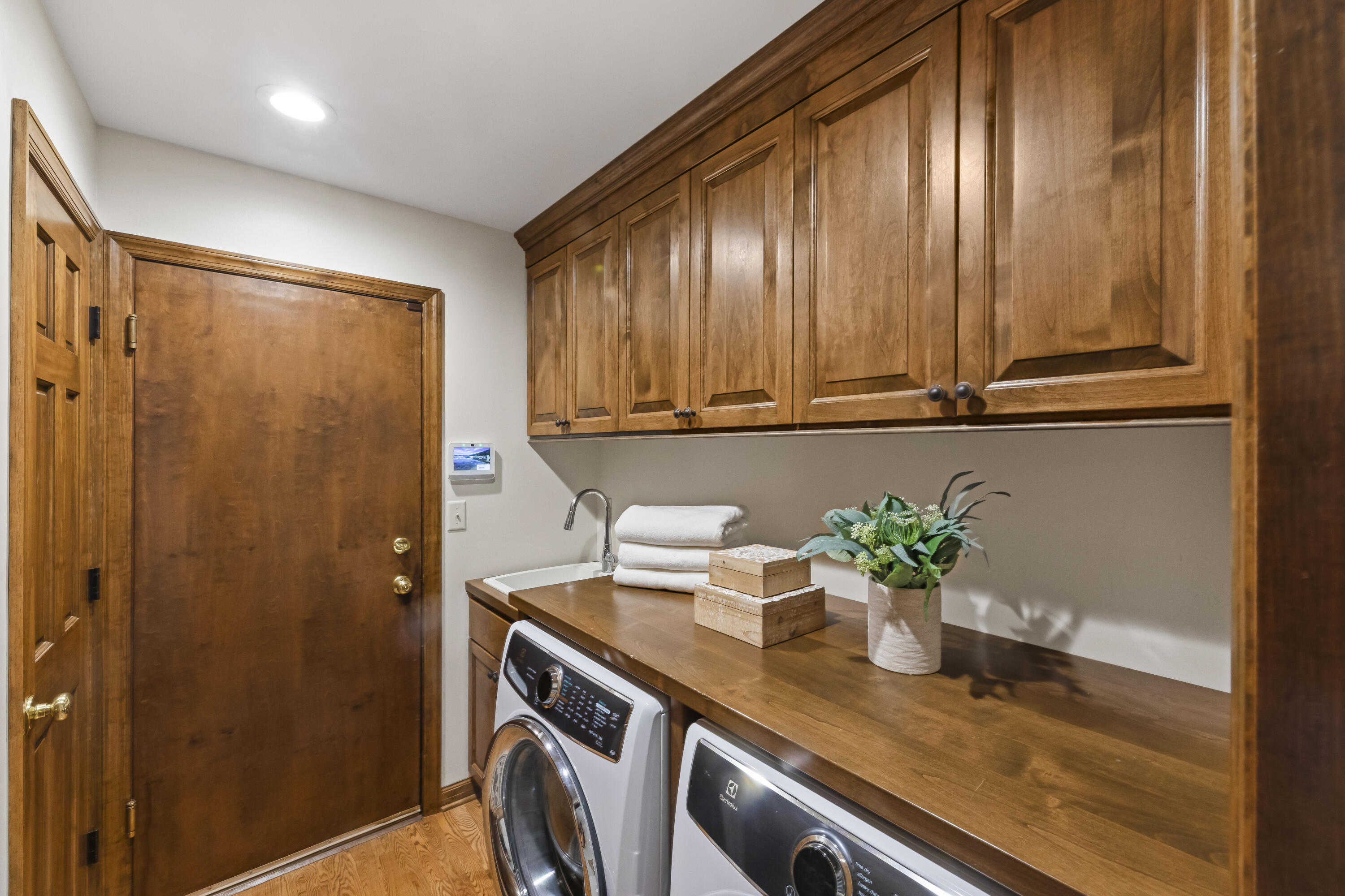 290 Fieldstone Road Delafield, WI 53018 - Photo 26 of 53 Laundry Room on Main Level