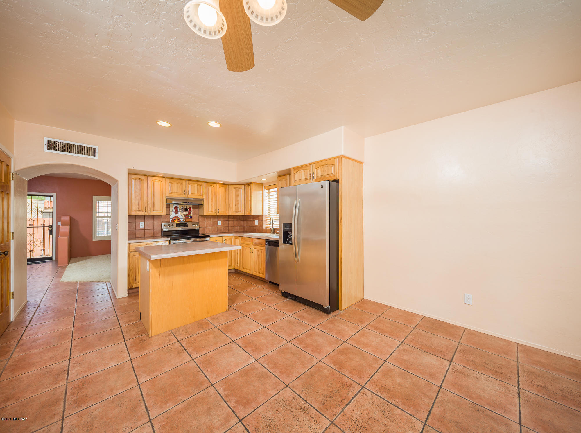 802 South Pantano Road Tucson, AZ 85710 - Photo 8 of 24 Gallery Image 8
