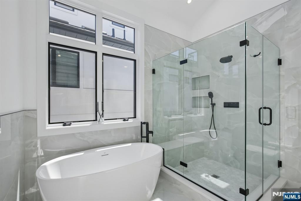 2189 Jones Road Fort Lee, NJ 07024 - Photo 14 of 32