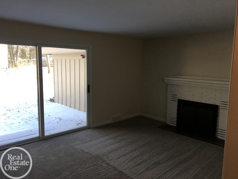 3208 Riverside Drive Port Huron, MI 48060 - Photo 15 of 36 31338210-14.JPG