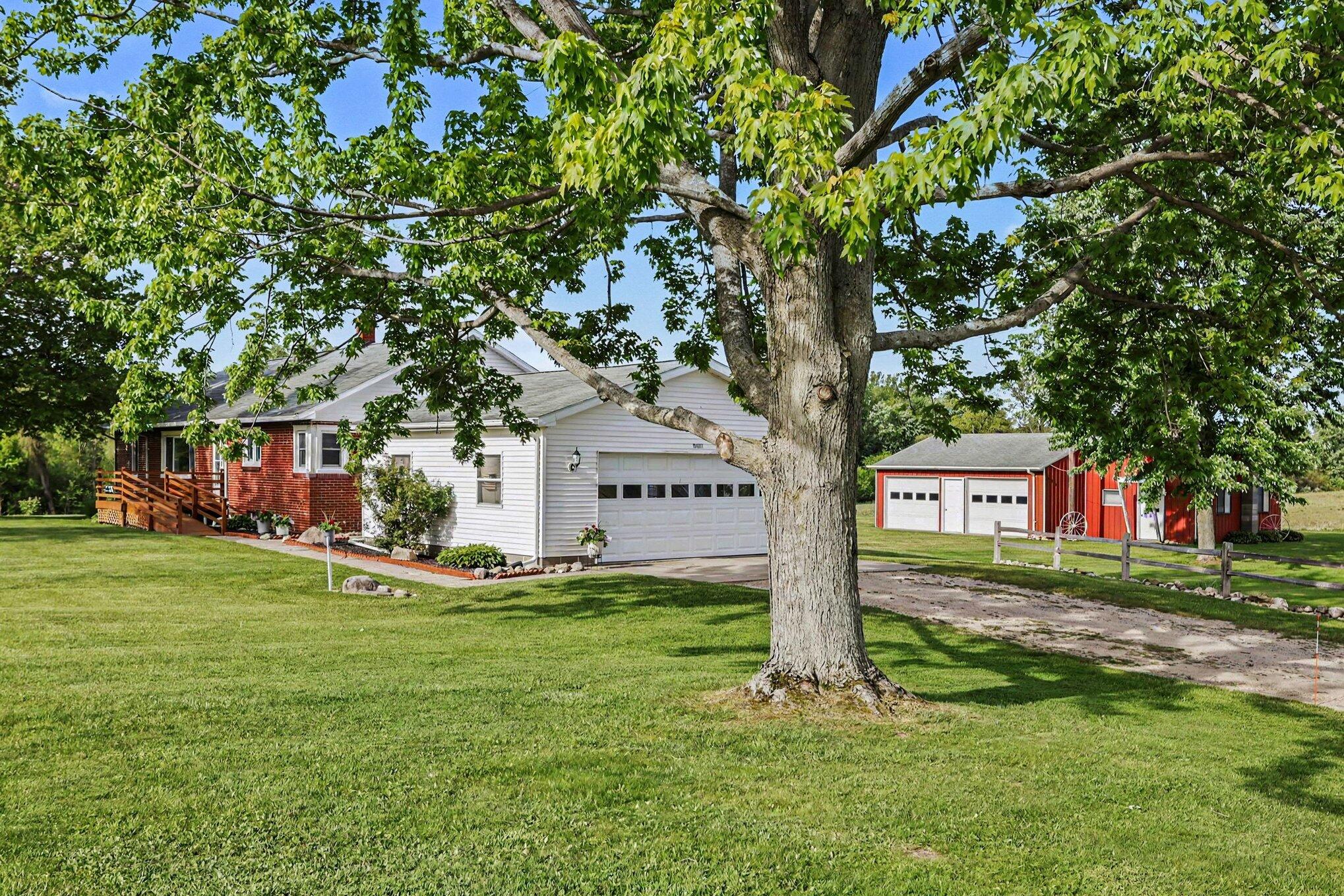 5494 Old Pipestone Road Eau Claire, MI 49111 - Photo 3 of 50 003_file_3289
