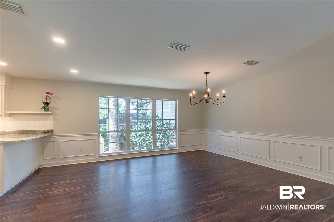 121 Pineridge Road Daphne, AL 36526 - Photo 18 of 41 Windows to the floor