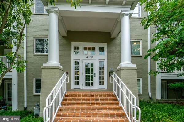 $2,950 | 4179 South Four Mile Run Drive, Unit 302, Arlington, VA 22204